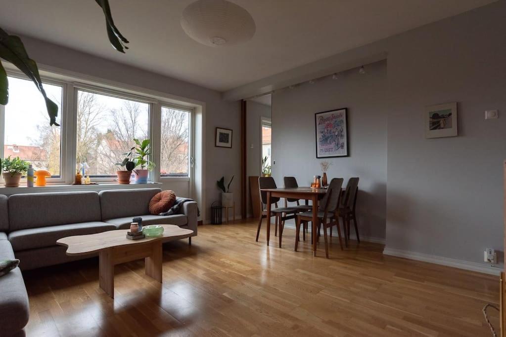 Modern In Prime Location - Professional Host - Fully Equipped *